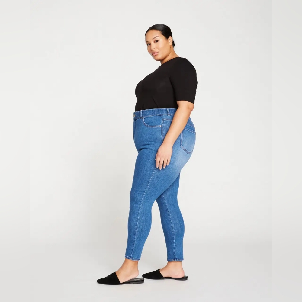 Universal Standard Riviera High Rise Skinny Jeans 28 Inch in Classic Blue‎